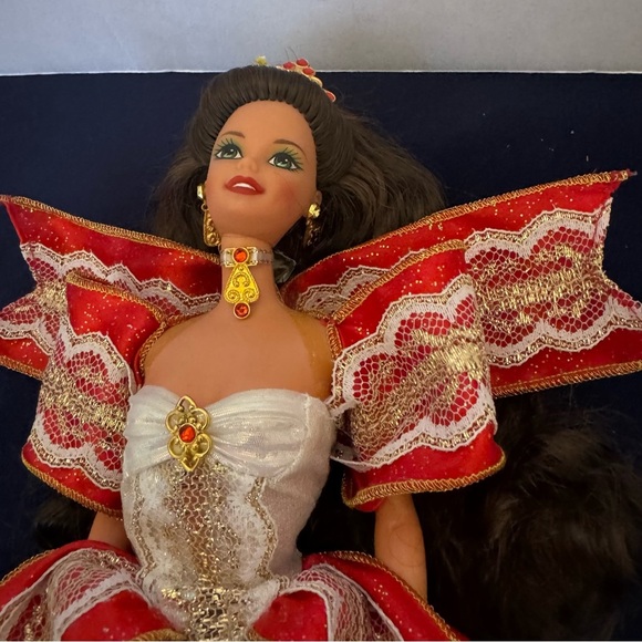 1997 Happy Holidays Collectors Barbie - Picture 2 of 8